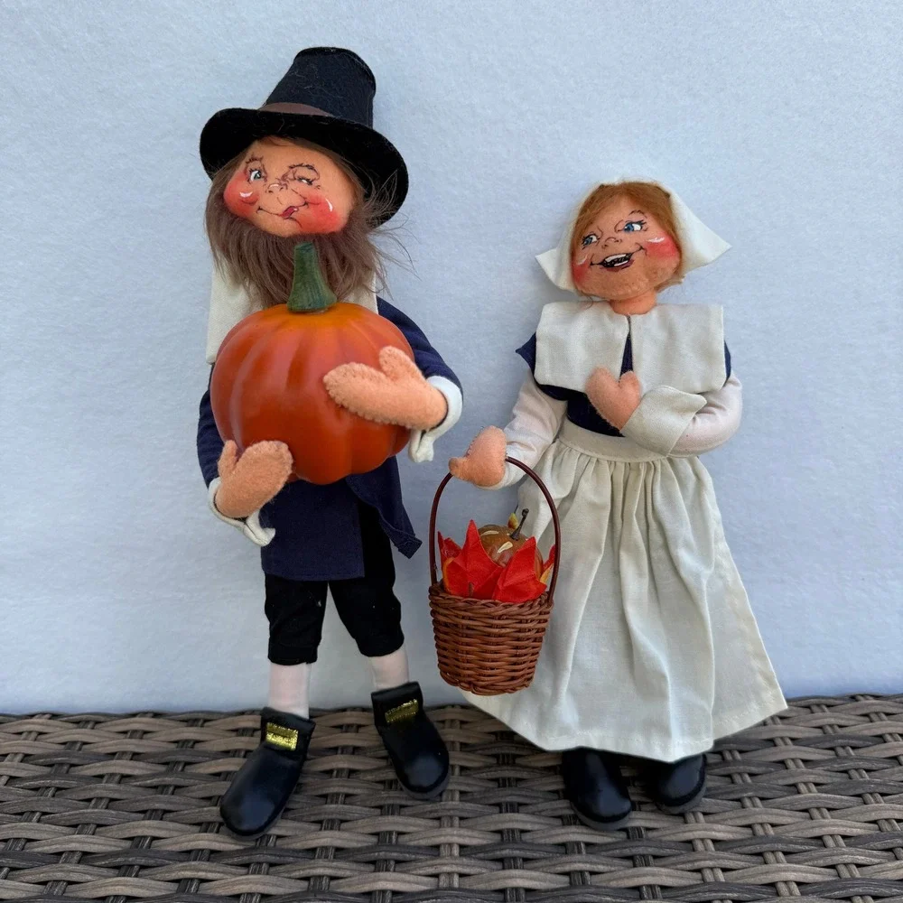 Annalee 2005 Thanksgiving Pilgrim Couple Dolls Pumpkin Basket 11
